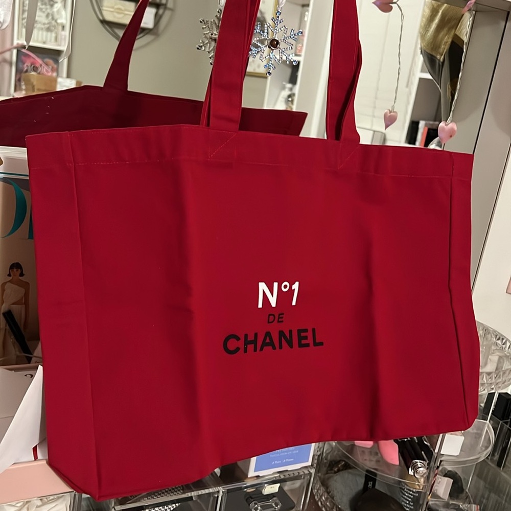 CHANEL Red Elegant Tote Bag - Picture 6 of 10